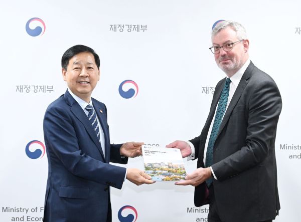 OECD fordert Südkorea angesichts der Besorgnis über die Alterung der Bevölkerung dringend dazu auf, das Rentenanspruchsalter auf 68 Jahre anzuheben