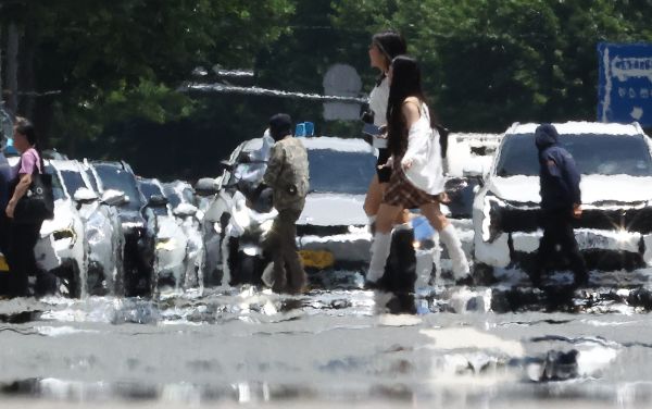 Am Montag wird das sengende Wetter im ganzen Land anhalten, inmitten von Hitzewarnungen