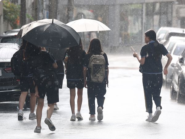 In der Zentralregion kommt es am Donnerstag zeitweise zu Regenfällen