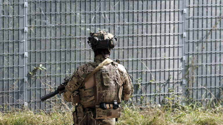 Migranten-Tunnel in die EU: Lettische Grenzschützer stossen auf zweiten Geheimgang an der Grenze zu Belarus Migranten-Tunnel in die EU: Lettische Grenzschützer stossen auf zweiten Geheimgang an der Grenze zu Belarus