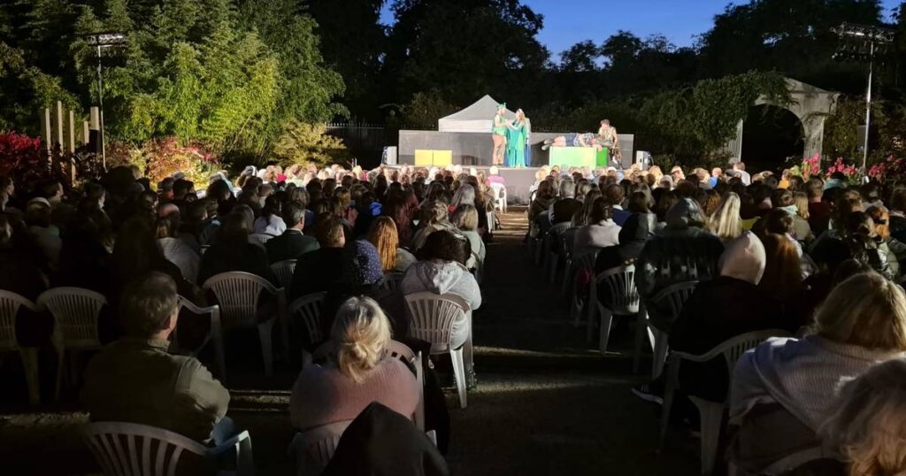 Macbeth: American Drama Group auf Schloss Dyck Macbeth: American Drama Group auf Schloss Dyck