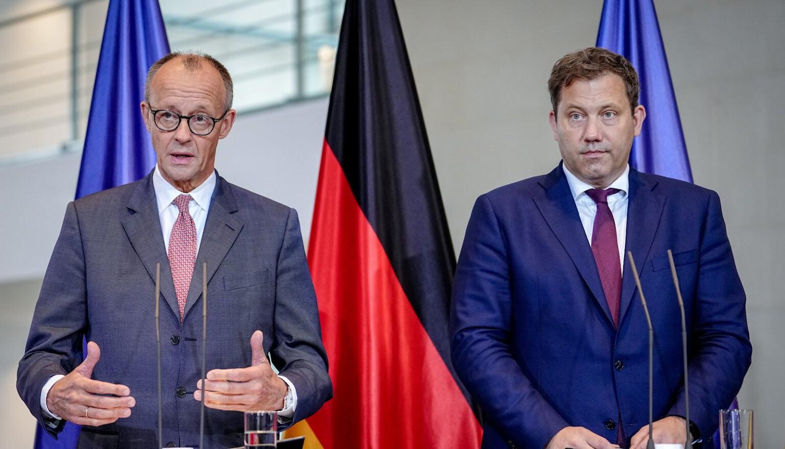 Bundesregierung stellt klar: "Wir haben gerade so viel mit Dürre, Niedrigwasser und Waldbränden zu tun, da können wir uns nicht auch noch ums Klima kümmern!"