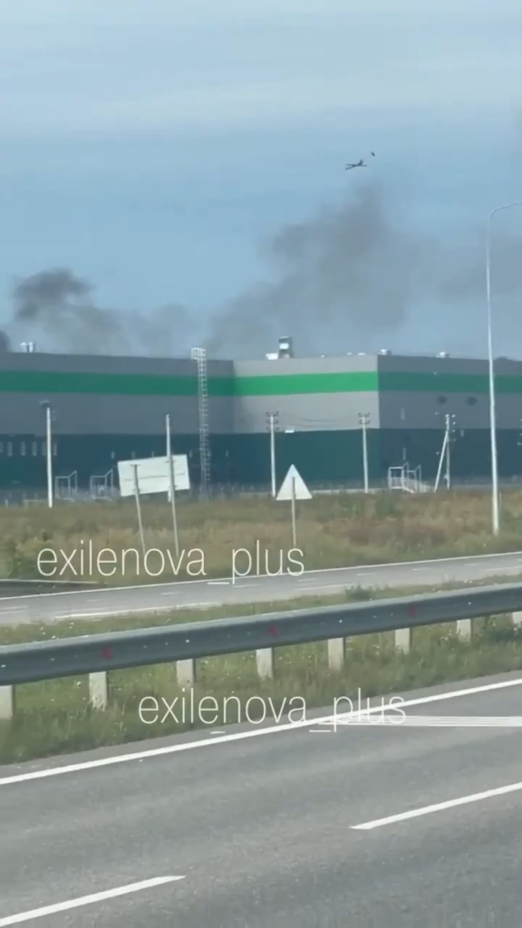 Ukrainische Drohnen greifen heute Morgen das Logistikzentrum Wildberries in der Siedlung Chishmy in Baschkortostan an