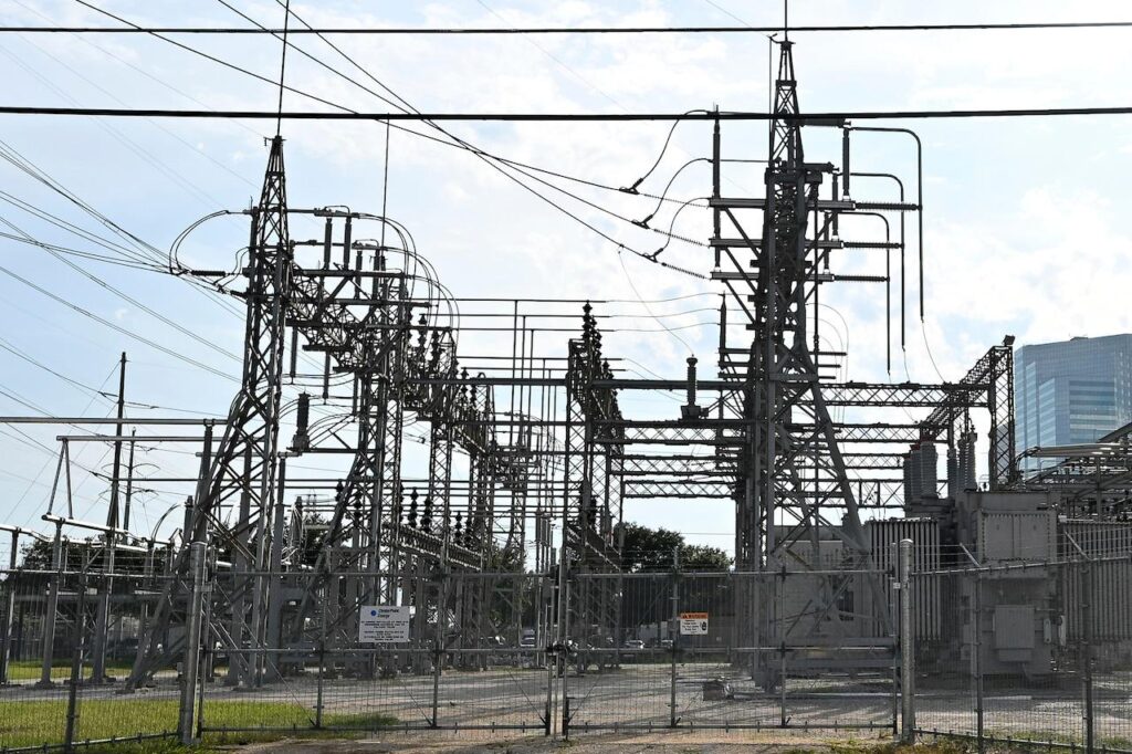 Laut offiziellen Angaben droht dem US-Stromnetz ein 18-monatiger Stromausfall, da in einer Stadt seit mehr als einer Woche Dunkelheit herrscht
