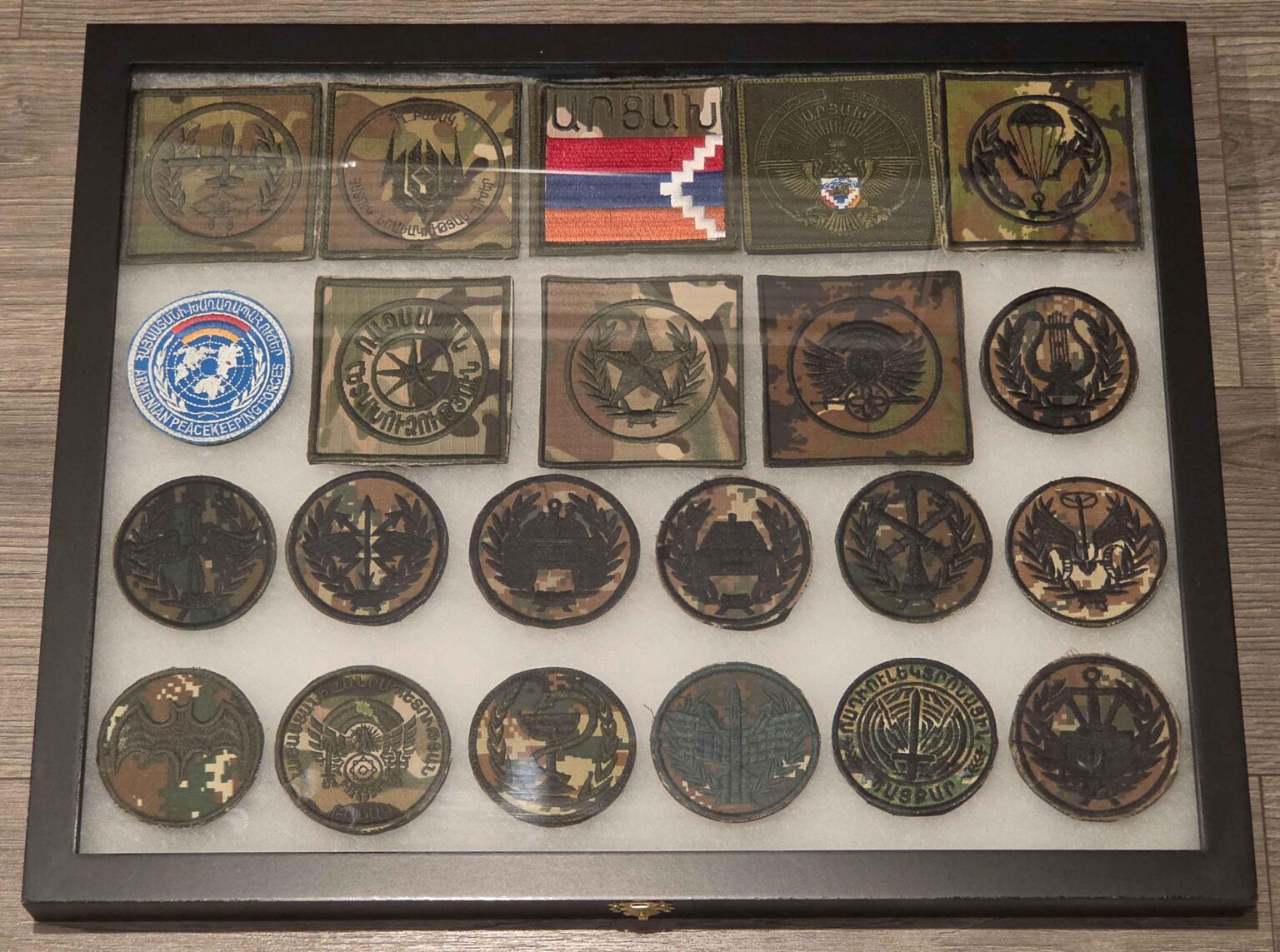 Armenische/Artsakh-Militärabzeichen