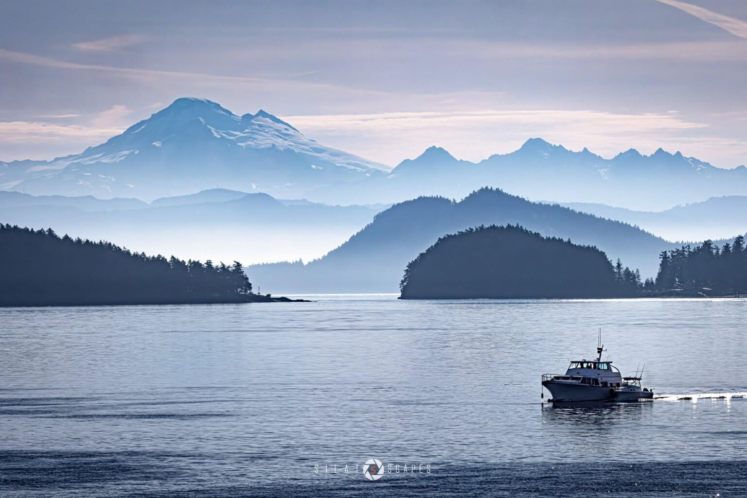 Mt. Baker aus der Rosario Strait, WA USA