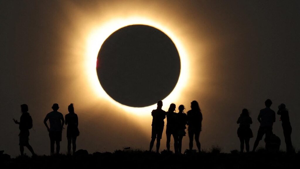 In Bildern: Die Sonnenfinsternis verwandelt in Europa das Tageslicht in Dunkelheit.