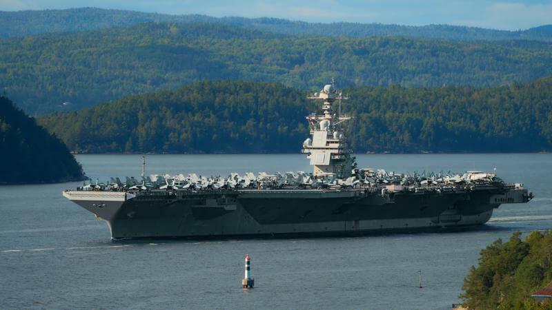 Nach Angaben von Navy Families versuchen Matrosen der USS Abraham Lincoln, das Schiff zu verlassen