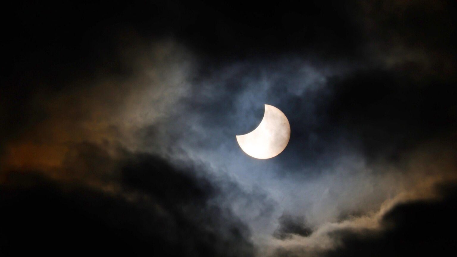 Ja, Nordamerika erlebt am 12. August eine Sonnenfinsternis. Hier erfahren Sie, wo und wann Sie sie sehen können