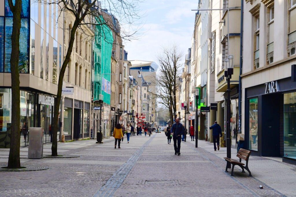 Letzten Samstag wurde eine Frau in der Grand Rue vergewaltigt