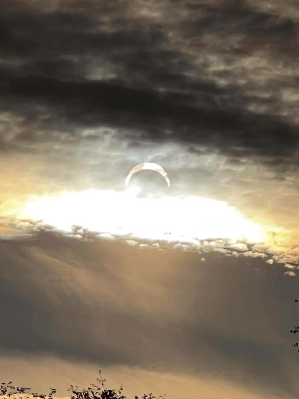 Es ist mir gelungen, einen Kurzschluss mit dem Telefon zu bekommen, als es hinter den Wolken war!