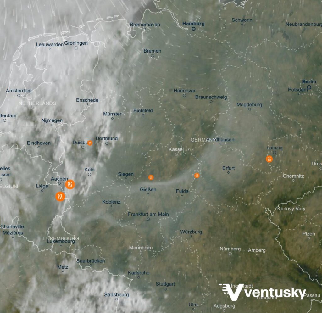 Ein Feuer nahe der belgischen Grenze erzeugt Rauch, der sich über weite Teile Mitteldeutschlands ausbreitet – Satellitenbild von heute Morgen.