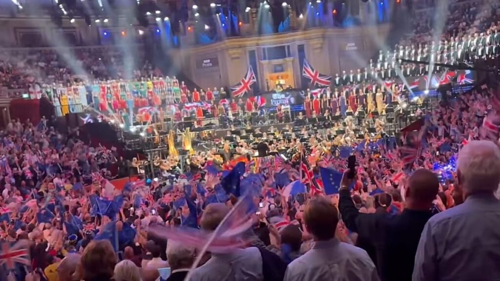 BBCs Last Night of the Proms: Großes EU-Fahnenmeer überragt Union Jacks BBCs Last Night of the Proms: Großes EU-Fahnenmeer überragt Union Jacks