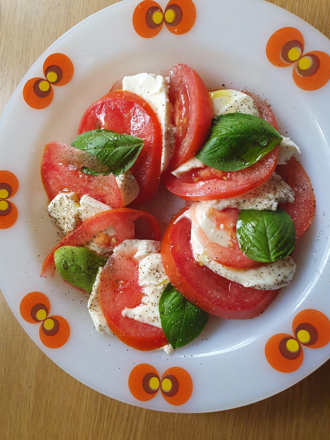 Als ich diesen Caprese-Salat im vorherigen Beitrag sah, wurde mir so schlecht. Als ich diesen Caprese-Salat im vorherigen Beitrag sah, wurde mir so schlecht.