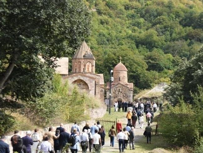 Laut Artsakh Union legitimiert eine diplomatische Reise durch Karabach ethnische Säuberungen