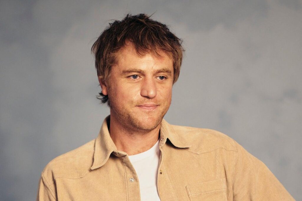 Harry Potters neuer Star Johnny Flynn sagt, Privatschulen sollten „bis auf die Grundmauern niedergebrannt“ werden
