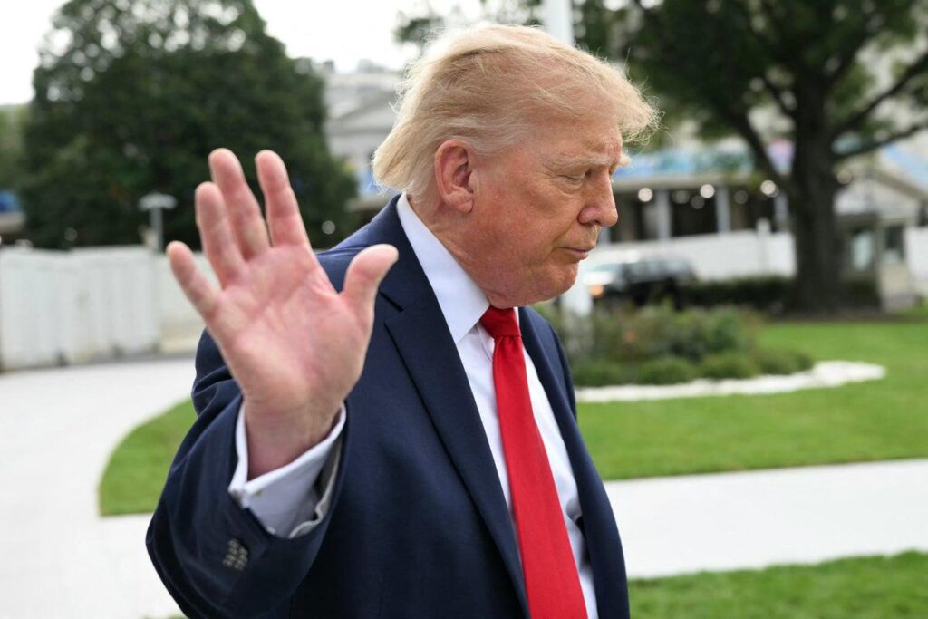 Nachdem er CNN durch LindellTV ersetzt hat, hat Trump erneut einen Wutanfall wegen der Berichterstattung in der Presse