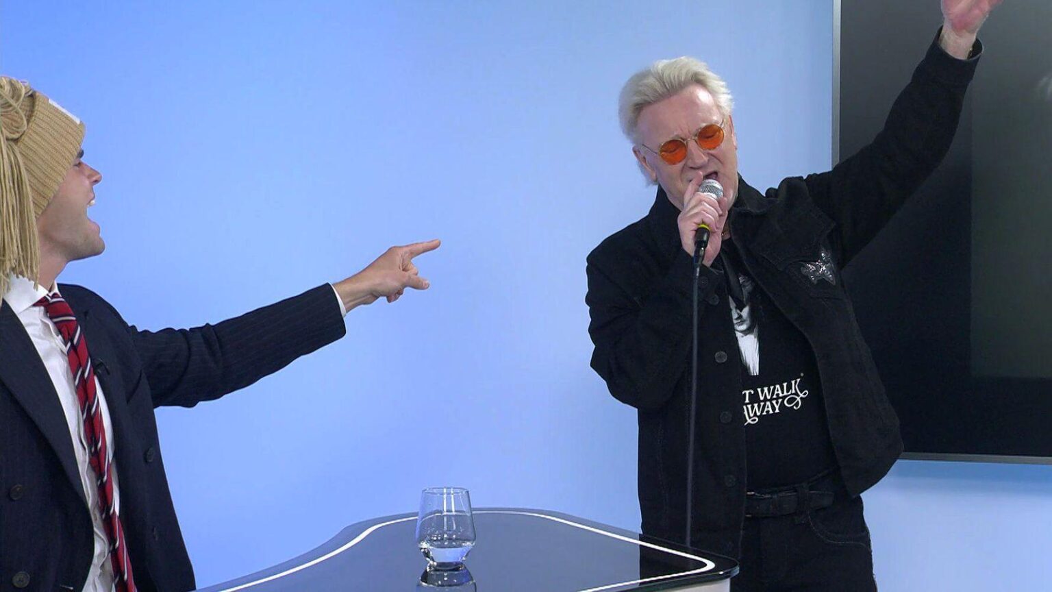 In der ersten Folge – Vísir – zündete Herbert das Studio an In der ersten Folge – Vísir – zündete Herbert das Studio an