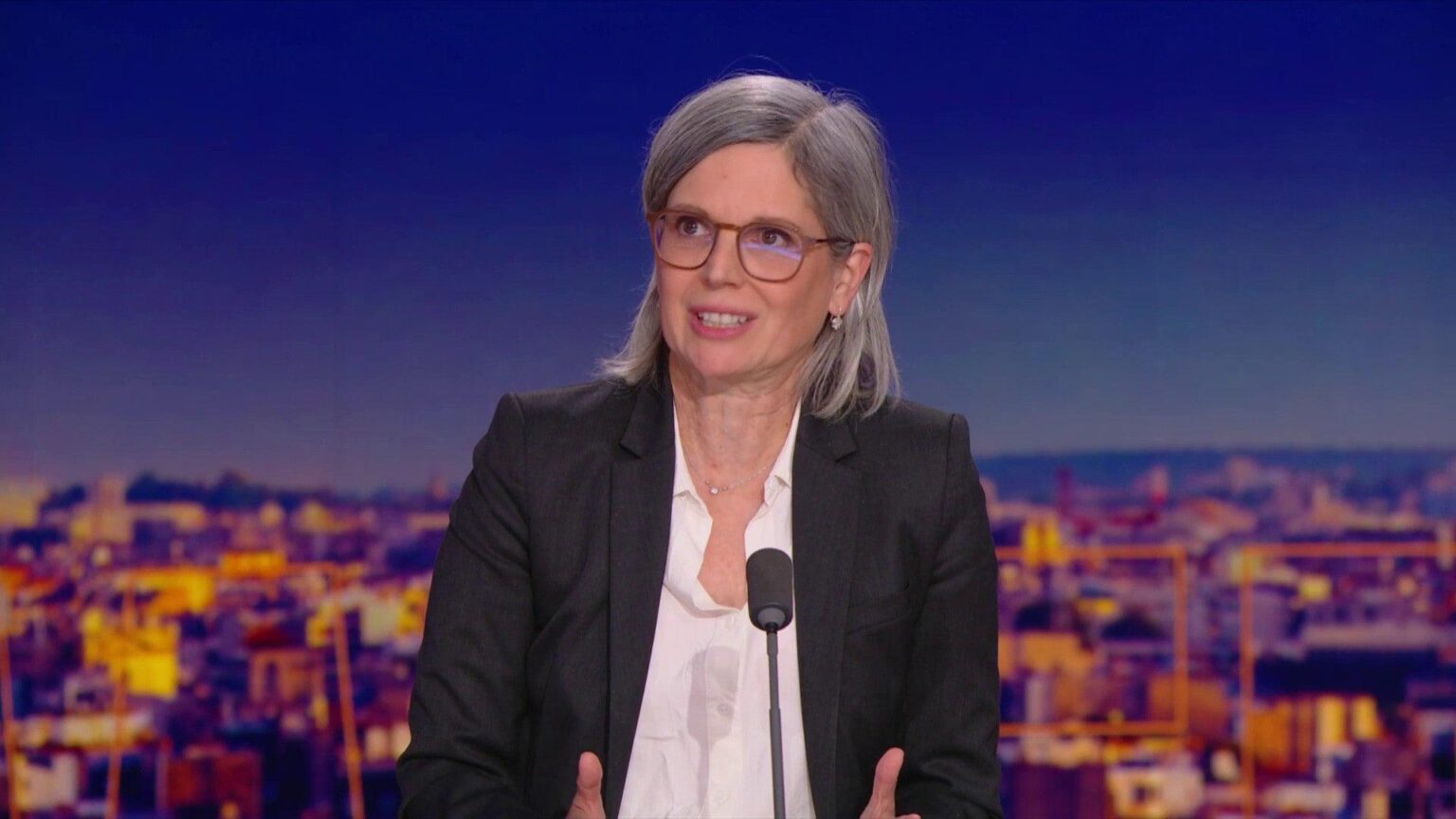 „Wir müssen die Kontrolle über dieses Unternehmen haben“: Sandrine Rousseau schlägt vor, Total zu verstaatlichen „Wir müssen die Kontrolle über dieses Unternehmen haben“: Sandrine Rousseau schlägt vor, Total zu verstaatlichen