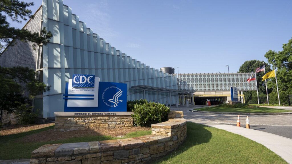 Angesichts drohender Krankheiten schürt die Reaktion der CDC auf Maserntote Befürchtungen hinsichtlich der Zuverlässigkeit der Behörde Angesichts drohender Krankheiten schürt die Reaktion der CDC auf Maserntote Befürchtungen hinsichtlich der Zuverlässigkeit der Behörde