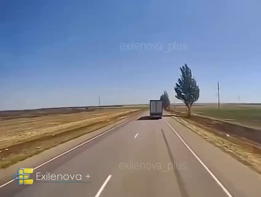 Ukrainischer Kamikaze-Drohnenangriff auf einen russischen Logistiklastwagen in den vorübergehend besetzten Gebieten