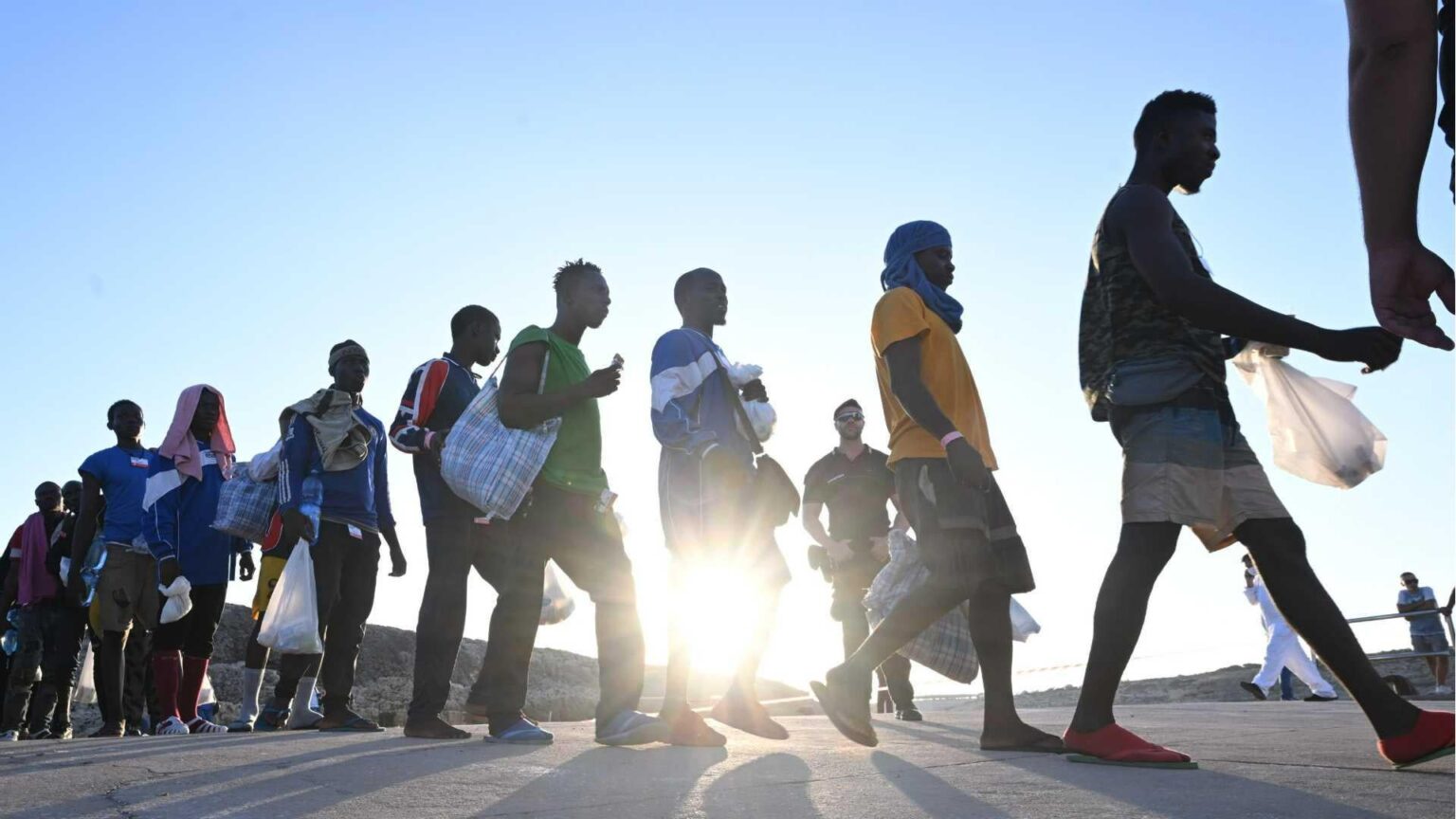 Vielen Indikatoren zufolge ist Italien ein rassistischeres Land als vor fünfzehn Jahren Vielen Indikatoren zufolge ist Italien ein rassistischeres Land als vor fünfzehn Jahren