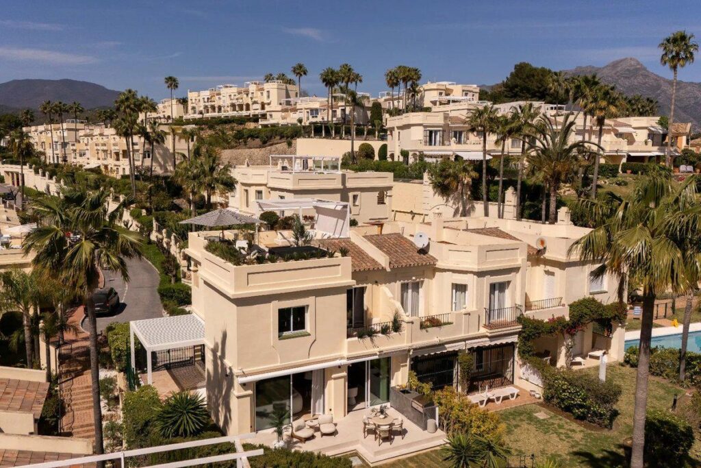 Die Esten ziehen um, um im Winter warm zu bleiben. Immer mehr normale Familien kaufen in Spanien ein Haus Die Esten ziehen um, um im Winter warm zu bleiben. Immer mehr normale Familien kaufen in Spanien ein Haus