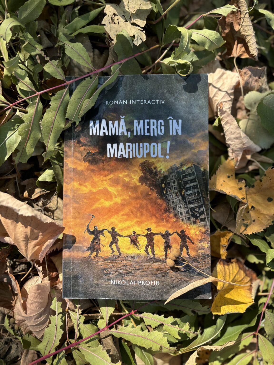 Vielen Dank an alle (einschließlich der Packer), die den interaktiven Roman „Mutter, ich gehe nach Mariupol“ zusammengestellt haben! in allen Cărturesți-Buchhandlungen an beiden Ufern des Prut. Vielen Dank an alle (einschließlich der Packer), die den interaktiven Roman „Mutter, ich gehe nach Mariupol“ zusammengestellt haben! in allen Cărturesți-Buchhandlungen an beiden Ufern des Prut.