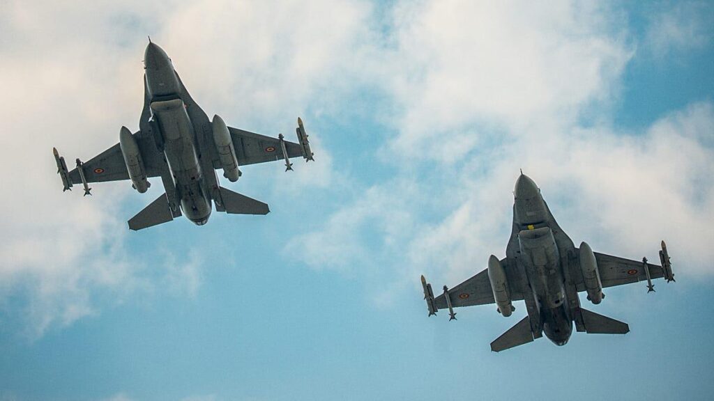 Nach Angaben der Behörden schießen rumänische F-16 zwei Drohnen über dem Schwarzen Meer ab